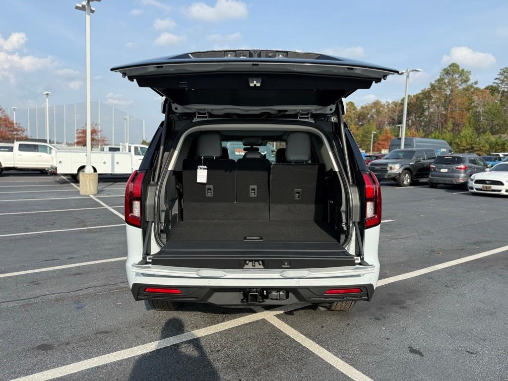 new 2025 Ford Expedition car, priced at $67,990