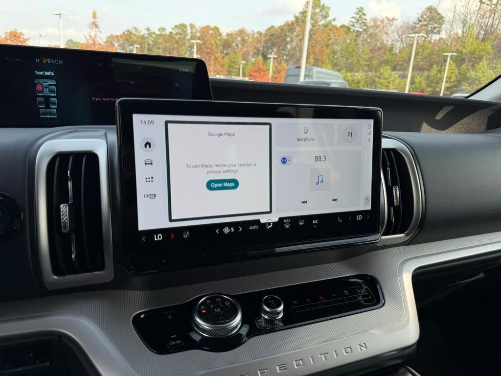 new 2025 Ford Expedition car, priced at $67,990