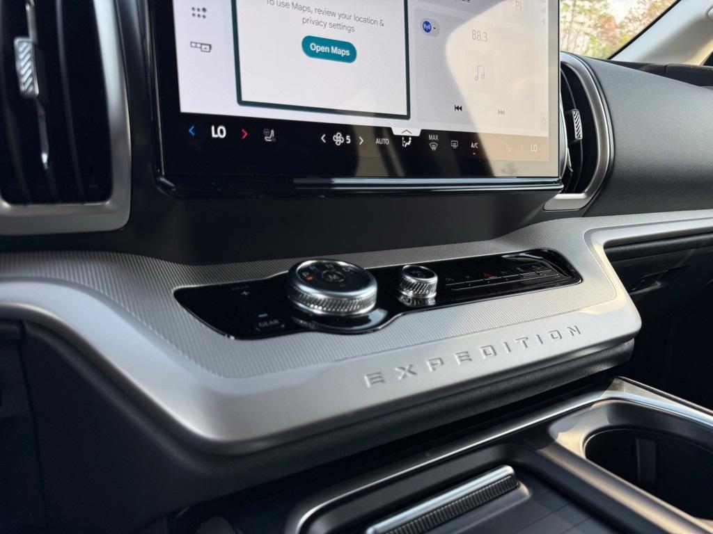 new 2025 Ford Expedition car, priced at $67,990