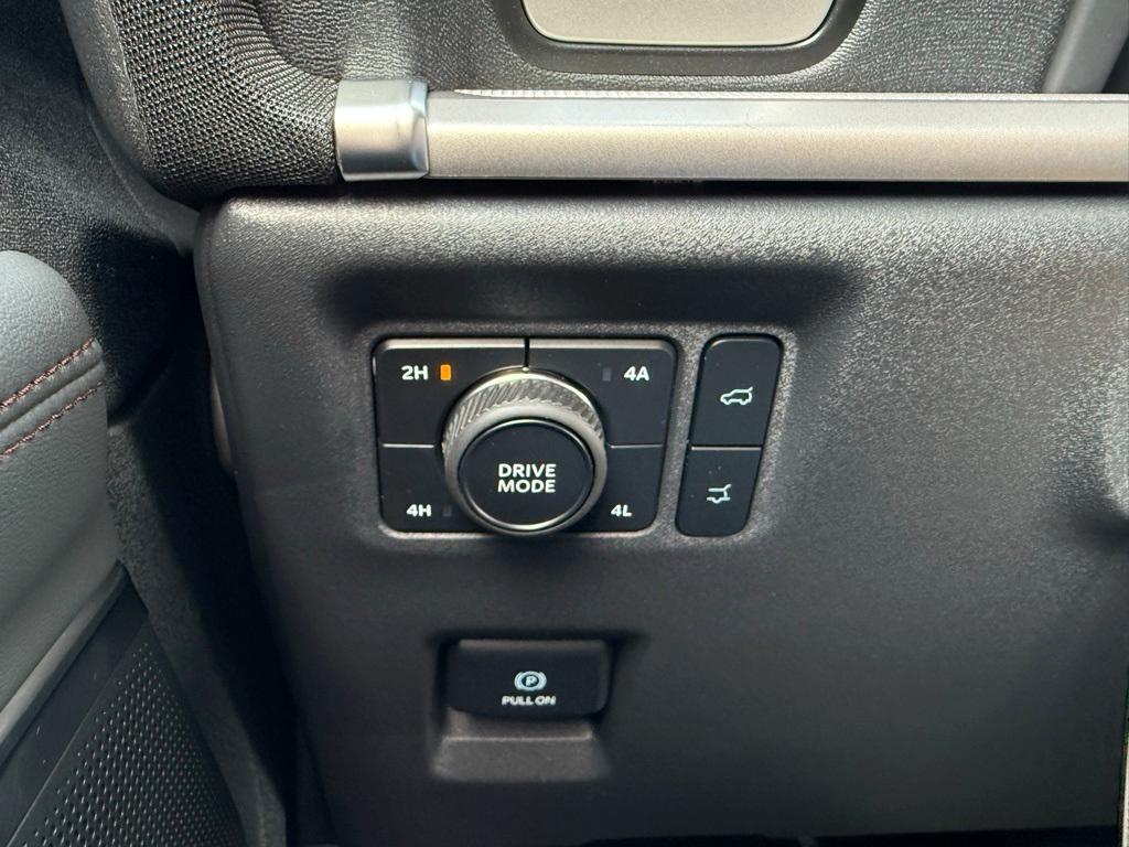 new 2025 Ford Expedition car, priced at $67,990