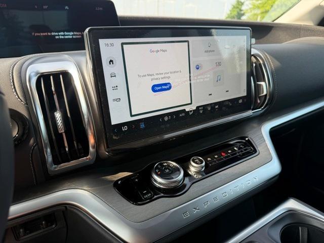new 2025 Ford Expedition car, priced at $80,230