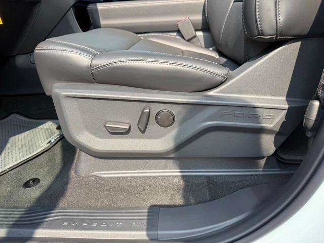 new 2025 Ford Expedition car, priced at $80,230