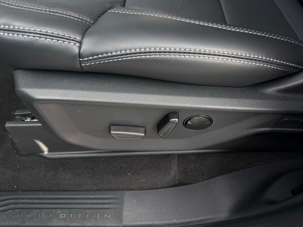 new 2025 Ford Expedition car, priced at $79,990