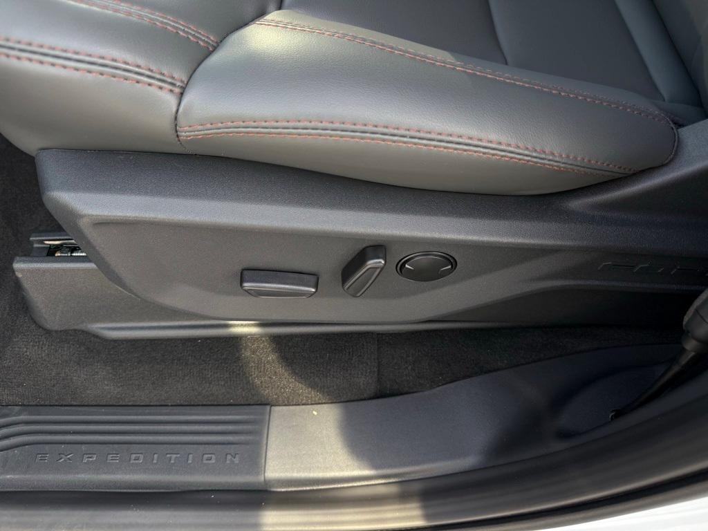 new 2025 Ford Expedition car, priced at $67,990
