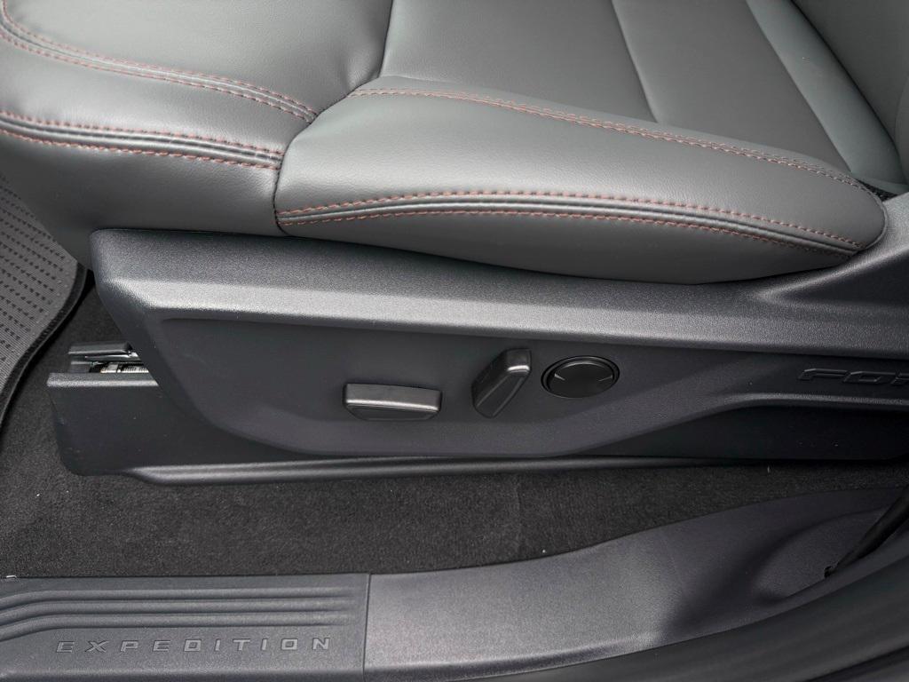new 2025 Ford Expedition car, priced at $67,990