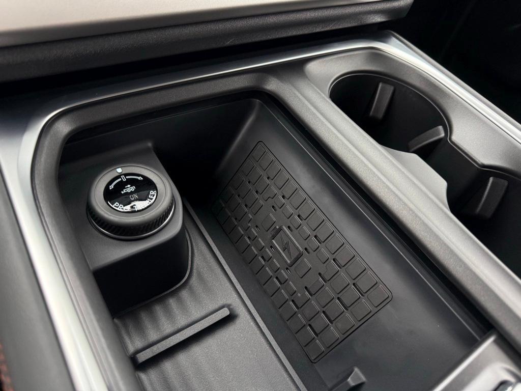 new 2025 Ford Expedition car, priced at $67,990