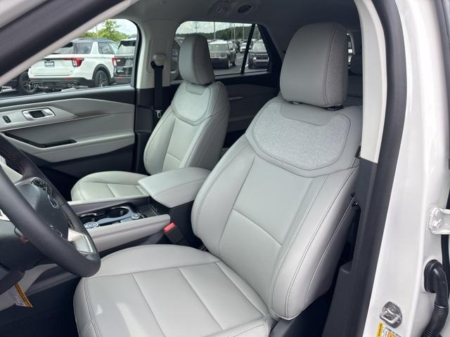 new 2025 Ford Explorer car, priced at $42,423