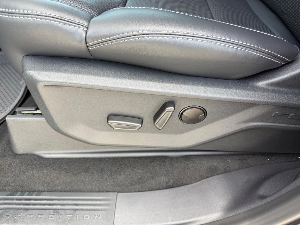 new 2025 Ford Expedition Max car, priced at $81,090