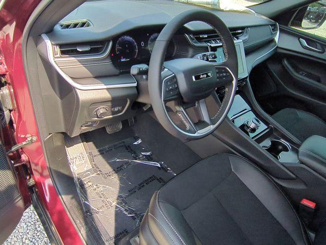 new 2025 Jeep Grand Cherokee car, priced at $37,864