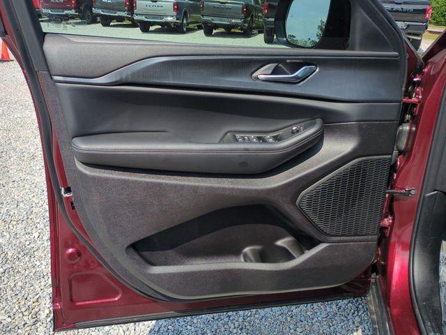 new 2025 Jeep Grand Cherokee car, priced at $37,864