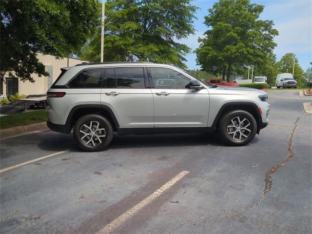 new 2025 Jeep Grand Cherokee car, priced at $40,648