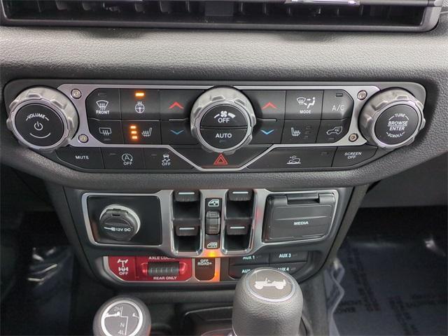 new 2025 Jeep Wrangler car, priced at $47,617