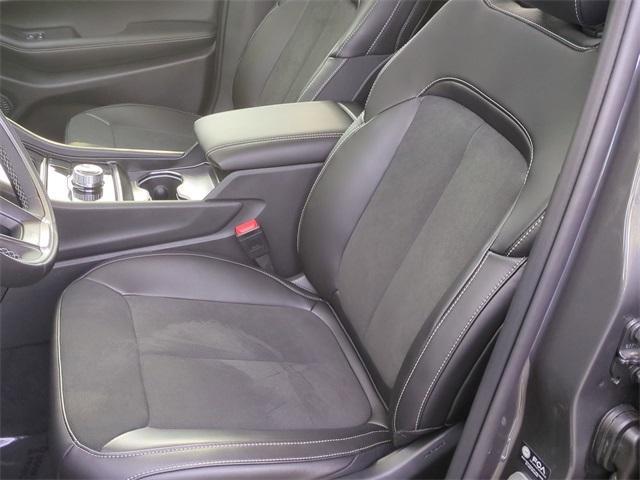 new 2025 Jeep Grand Cherokee car, priced at $45,045