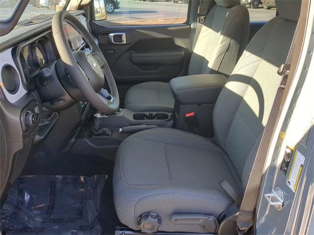 new 2025 Jeep Wrangler car, priced at $43,328