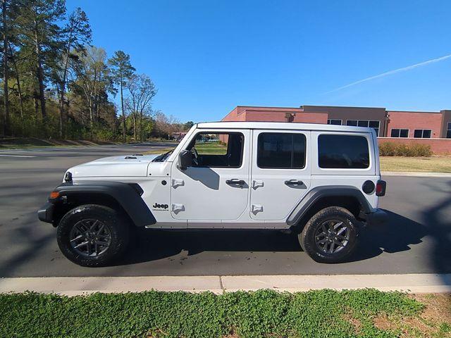 new 2025 Jeep Wrangler car, priced at $43,095