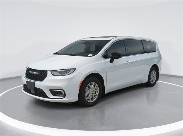 new 2025 Chrysler Pacifica car, priced at $43,545