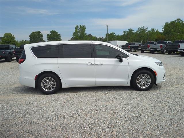 new 2025 Chrysler Pacifica car, priced at $46,545