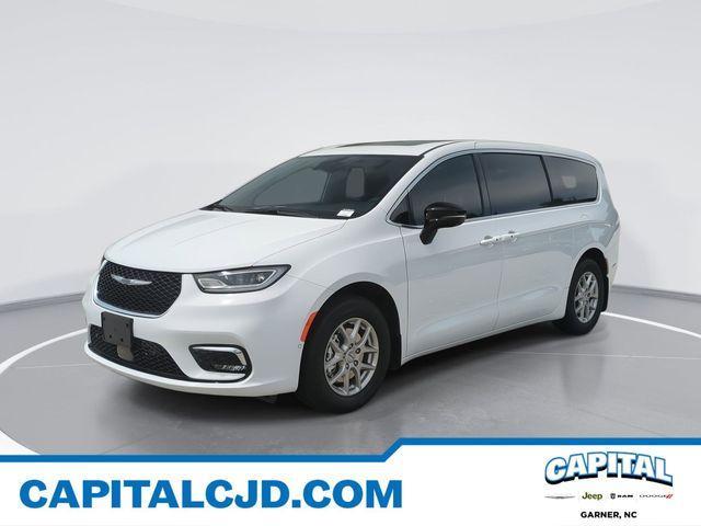 new 2025 Chrysler Pacifica car, priced at $42,427