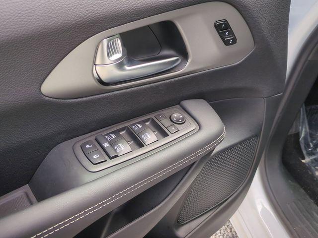 new 2025 Chrysler Pacifica car, priced at $43,377