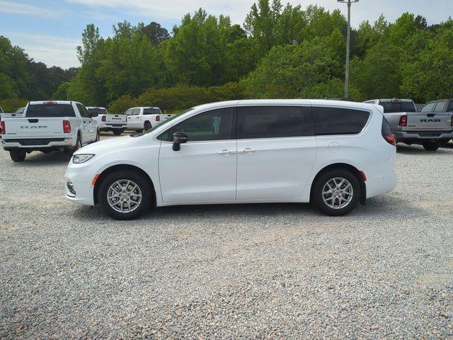 new 2025 Chrysler Pacifica car, priced at $43,377