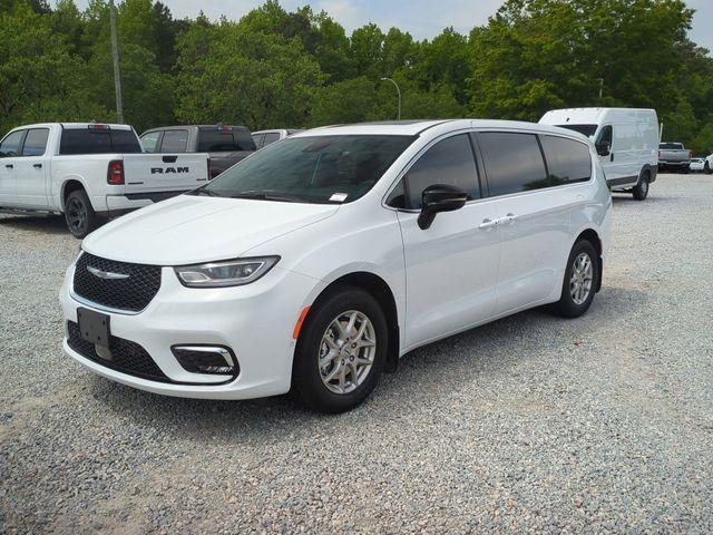 new 2025 Chrysler Pacifica car, priced at $43,377