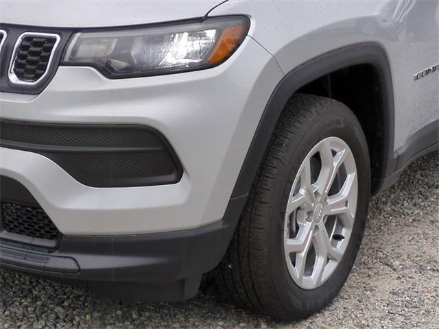 new 2024 Jeep Compass car, priced at $24,995