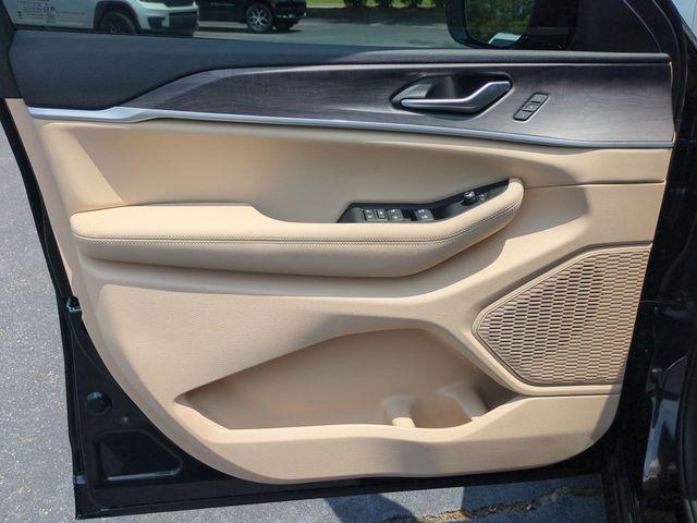 new 2025 Jeep Grand Cherokee L car, priced at $41,687