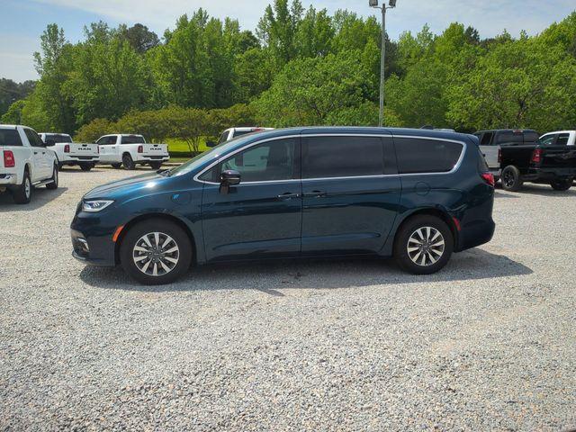 new 2025 Chrysler Pacifica Hybrid car, priced at $44,233