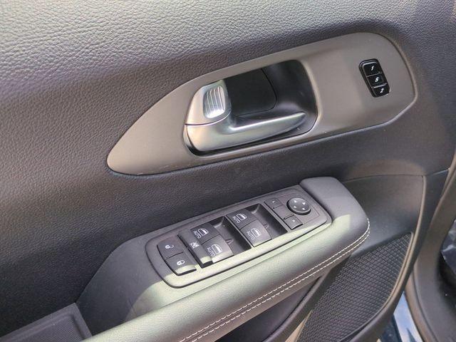 new 2025 Chrysler Pacifica Hybrid car, priced at $44,233
