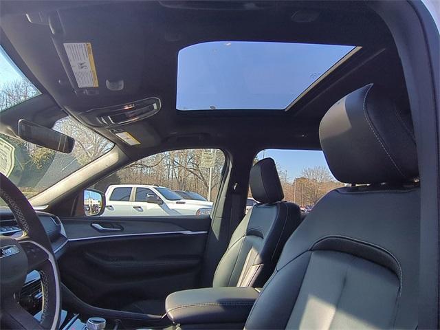 new 2025 Jeep Grand Cherokee L car, priced at $47,922