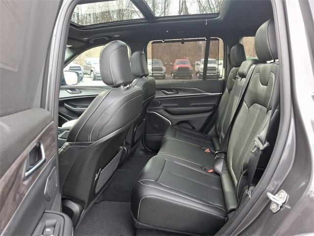 new 2025 Jeep Grand Cherokee car, priced at $51,178