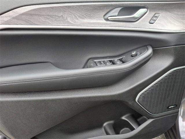 new 2025 Jeep Grand Cherokee car, priced at $51,178