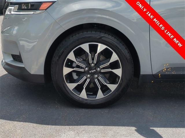 used 2024 Kia Carnival car, priced at $41,941