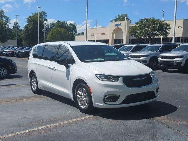 new 2025 Chrysler Pacifica car, priced at $41,660