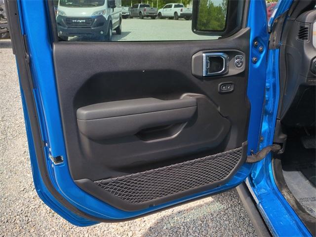 new 2025 Jeep Gladiator car, priced at $43,070