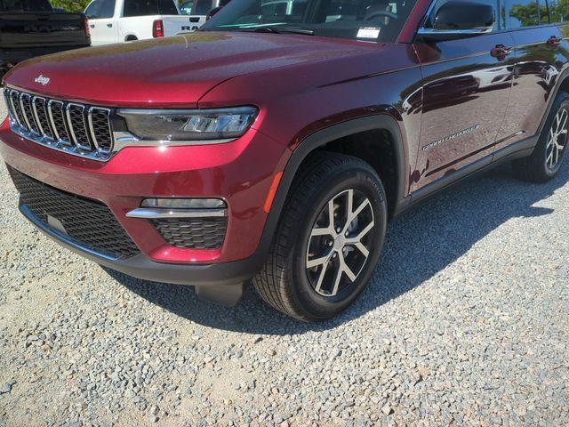 new 2025 Jeep Grand Cherokee car, priced at $42,379