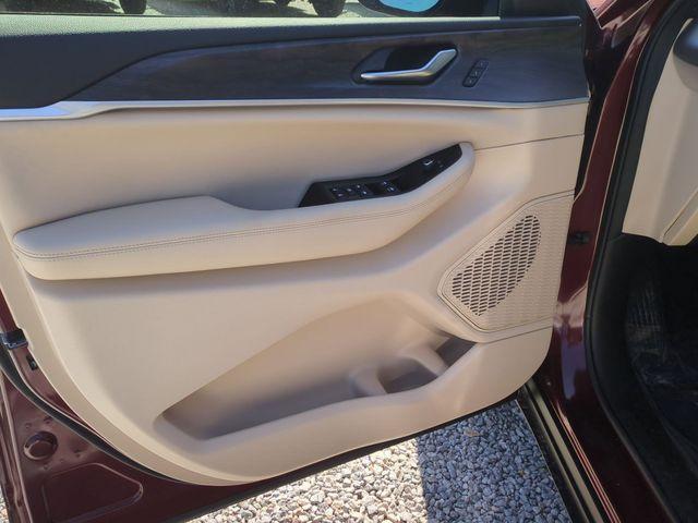 new 2025 Jeep Grand Cherokee car, priced at $42,379