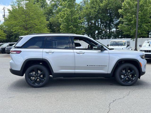 new 2025 Jeep Grand Cherokee car, priced at $50,395
