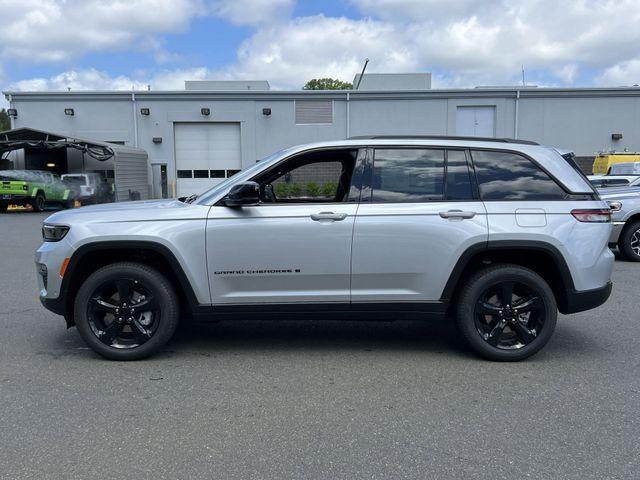 new 2025 Jeep Grand Cherokee car, priced at $50,395
