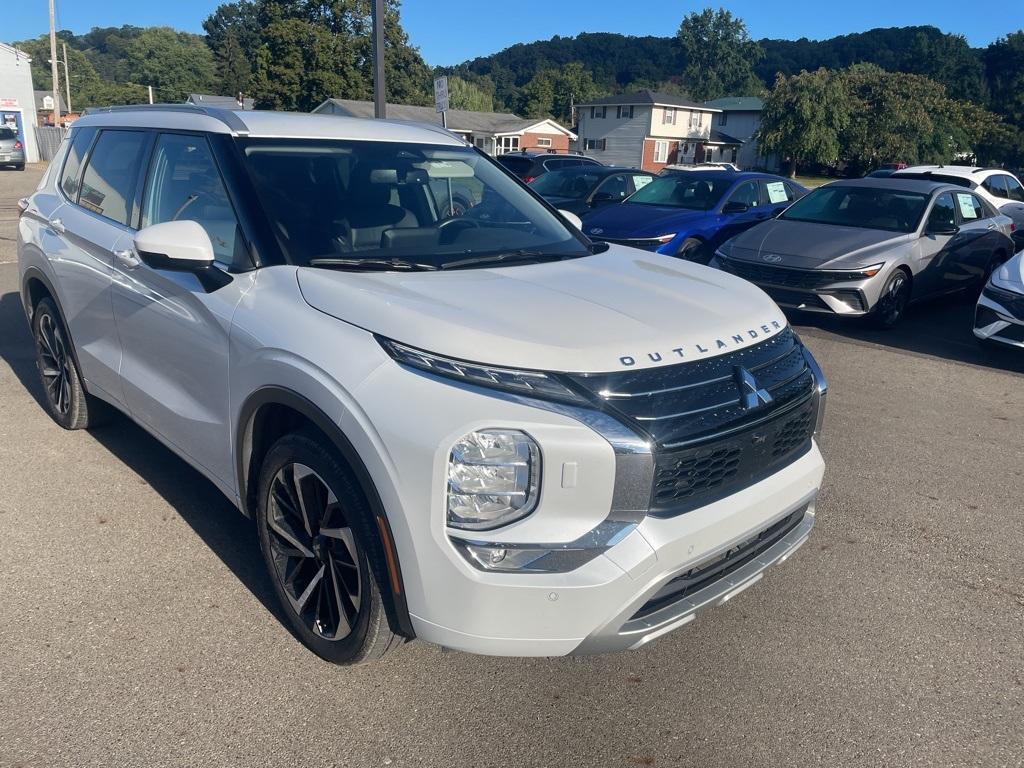 used 2023 Mitsubishi Outlander car, priced at $27,500
