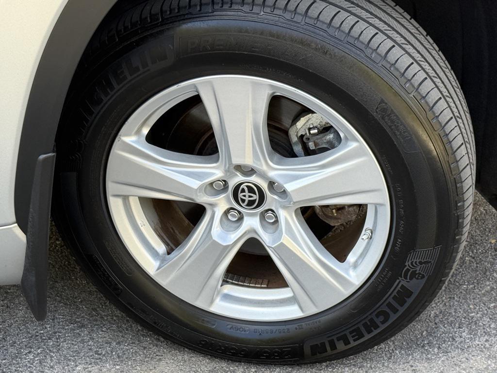 used 2024 Toyota Highlander car, priced at $33,603