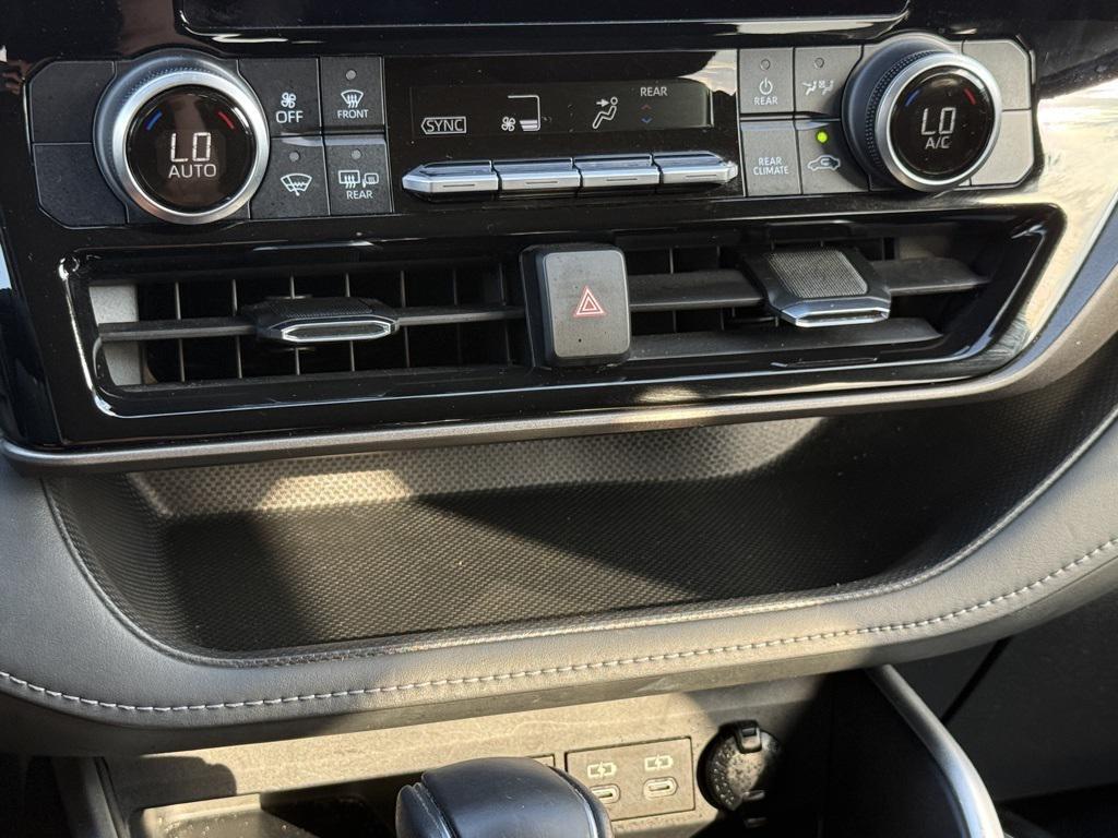 used 2024 Toyota Highlander car, priced at $33,603