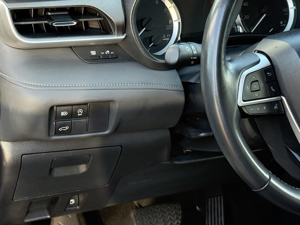 used 2024 Toyota Highlander car, priced at $33,603