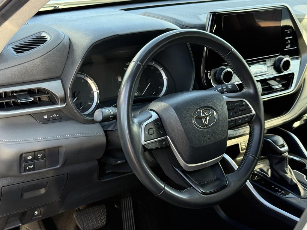 used 2024 Toyota Highlander car, priced at $33,603