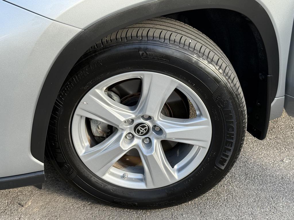 used 2024 Toyota Highlander car, priced at $33,603