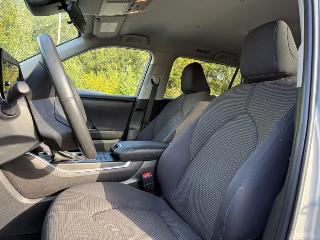 used 2024 Toyota Highlander car, priced at $33,603
