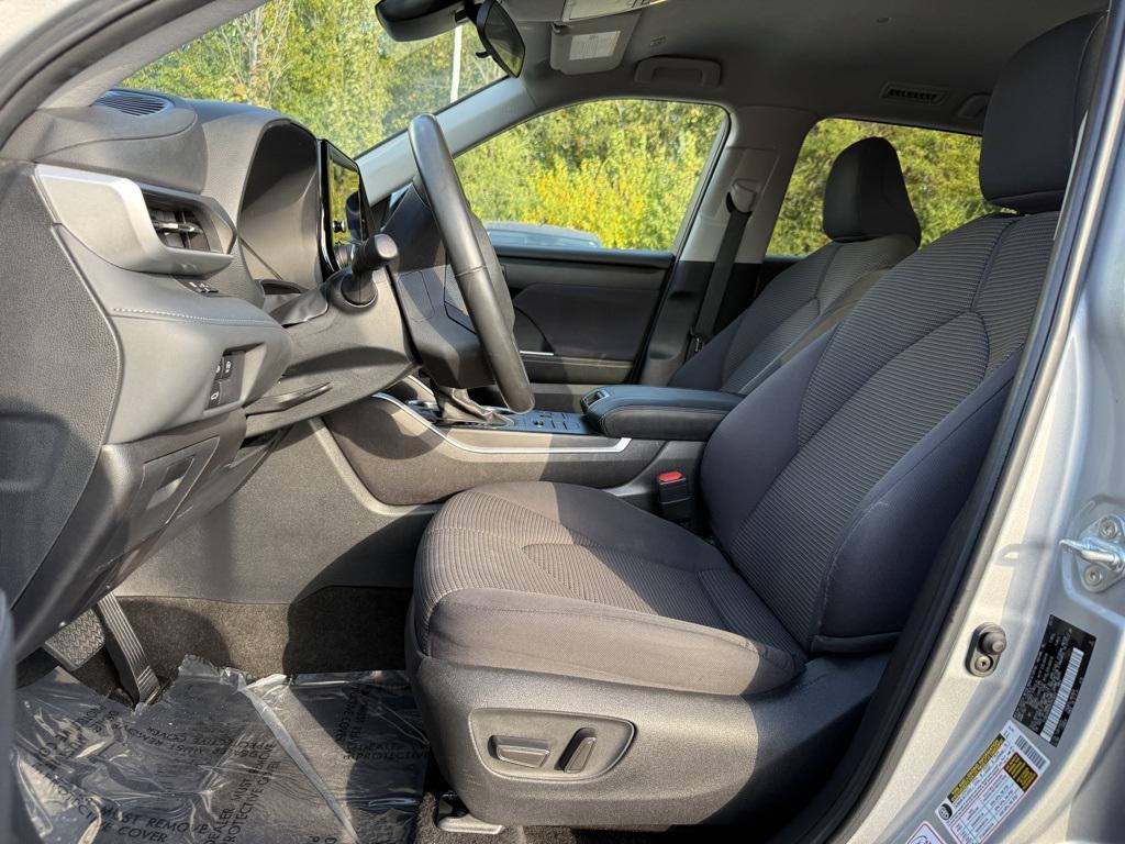 used 2024 Toyota Highlander car, priced at $33,603