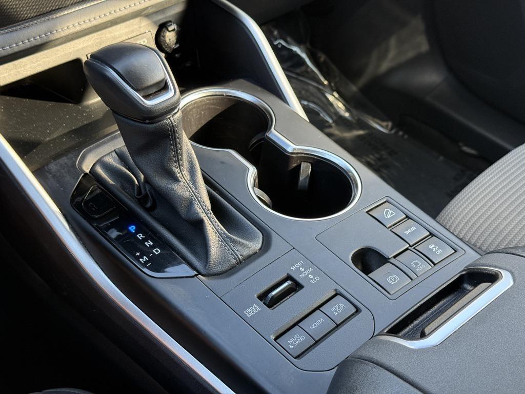used 2024 Toyota Highlander car, priced at $33,603
