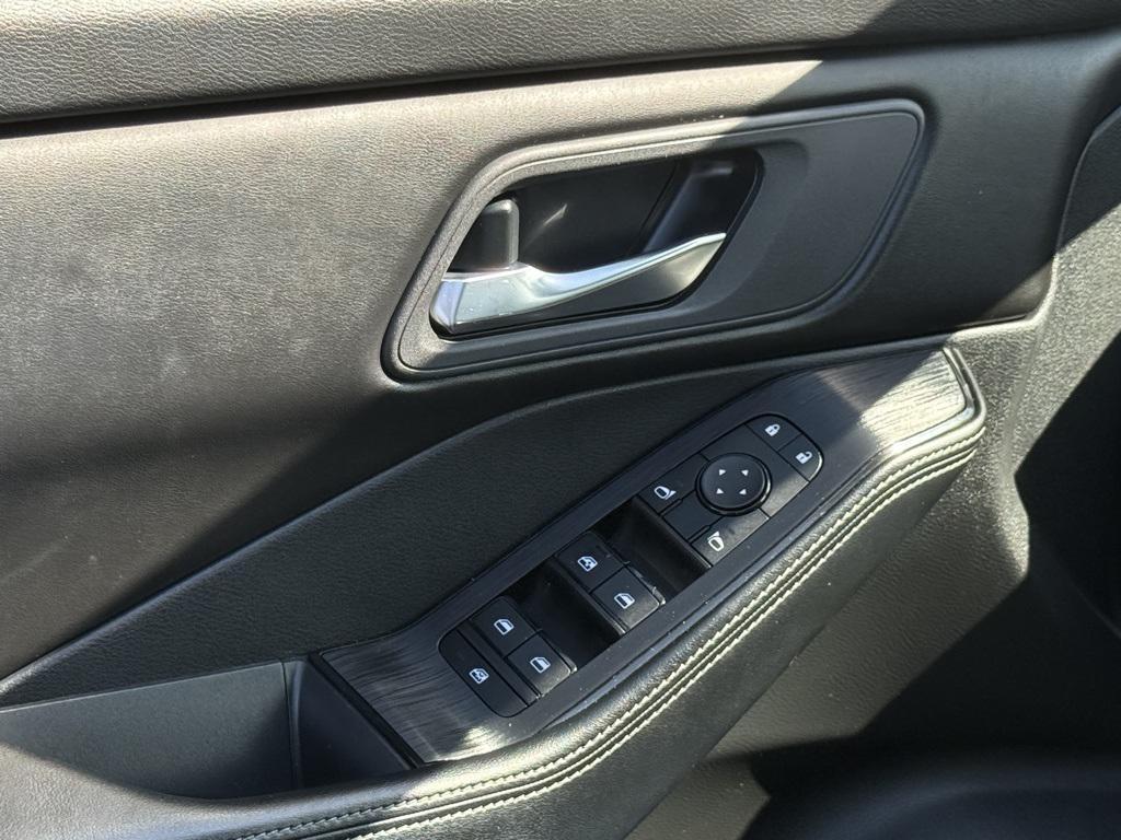 used 2024 Nissan Rogue car, priced at $22,006