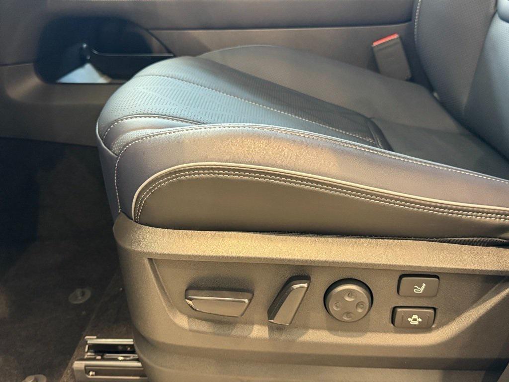 new 2026 INFINITI QX80 car, priced at $93,934